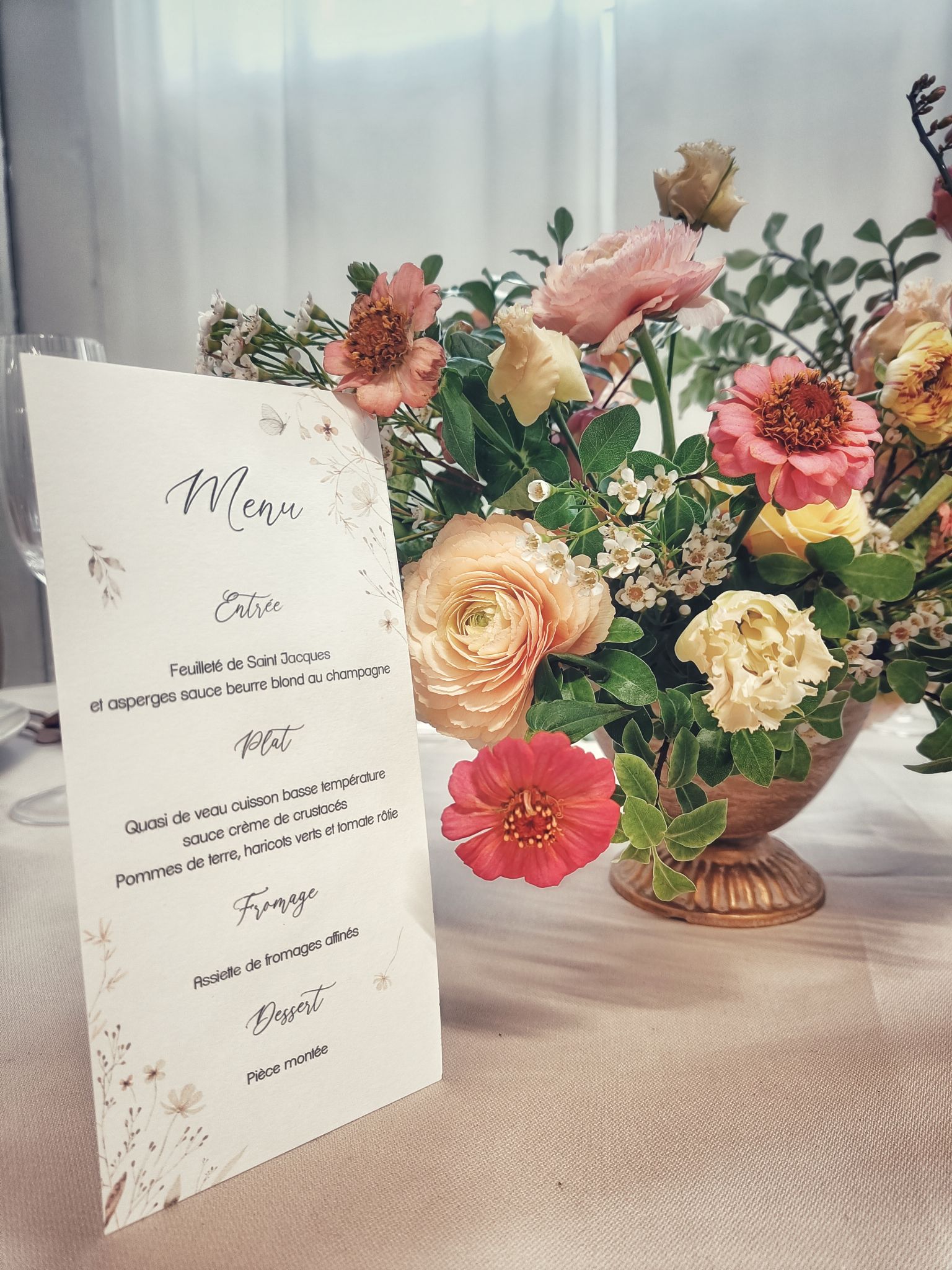 Centre table mariage menu renoncule anemone