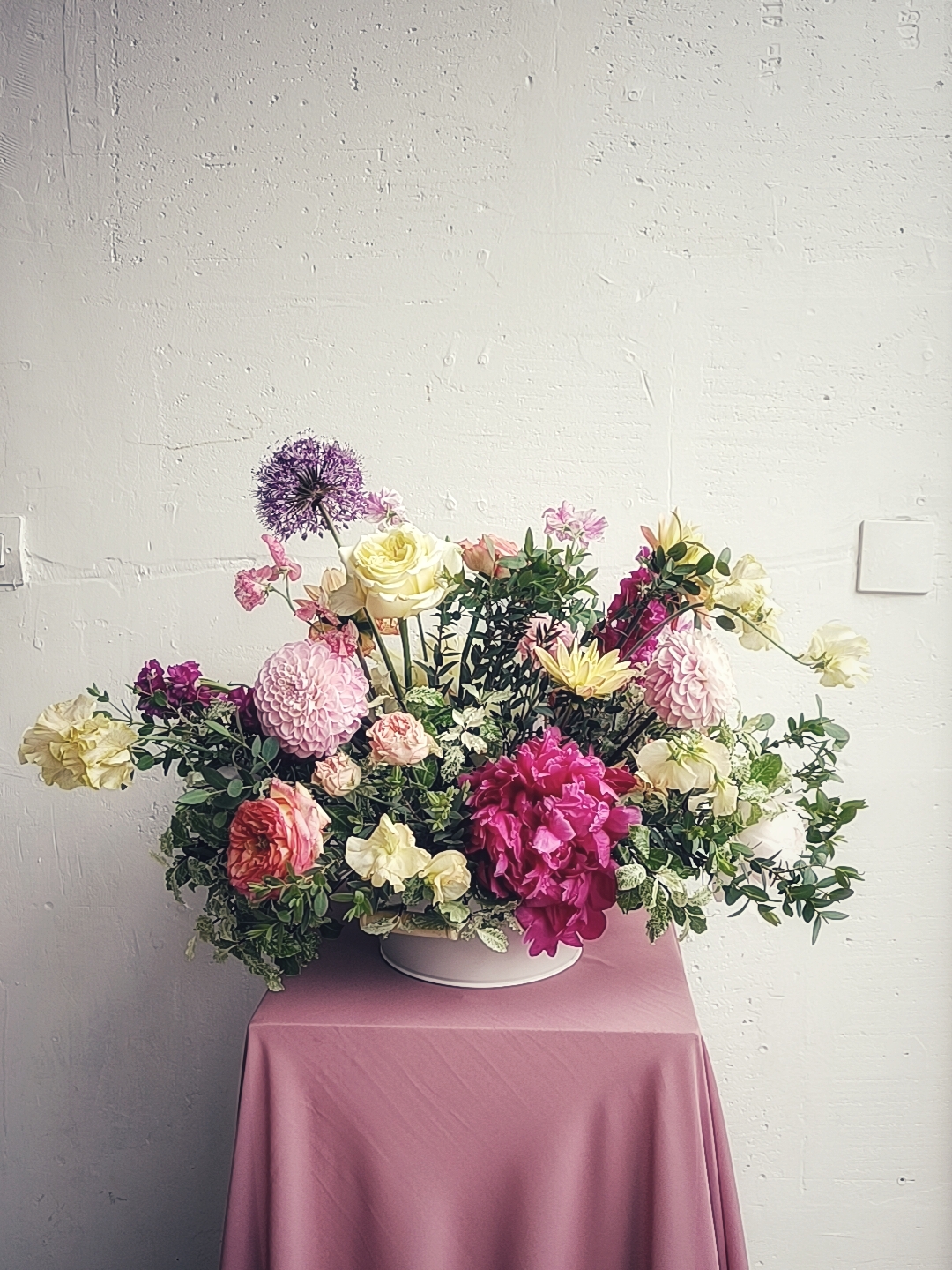 Centre table spring flowers pivoine