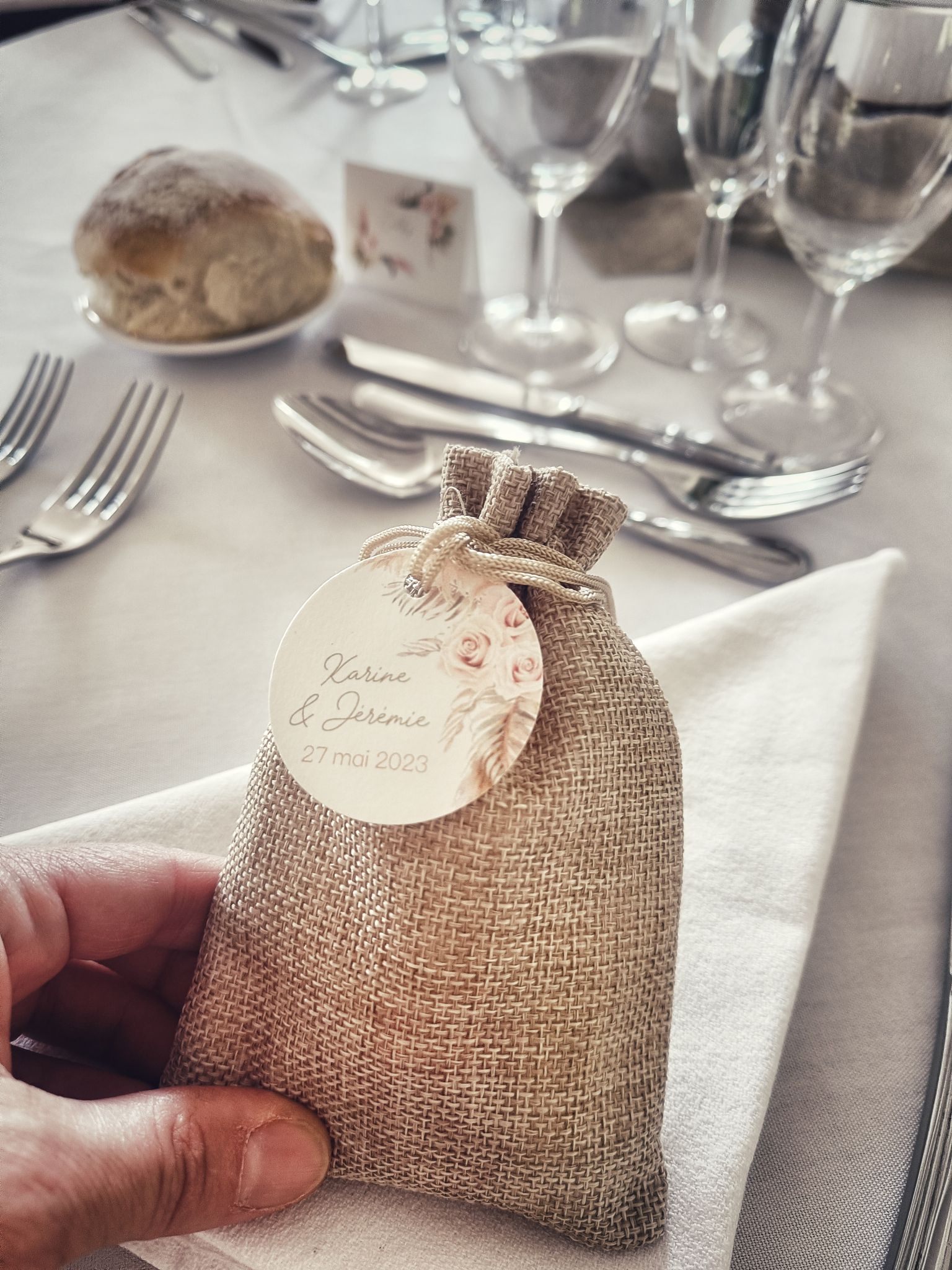 Mariage boheme cadeaux invites sachet jute