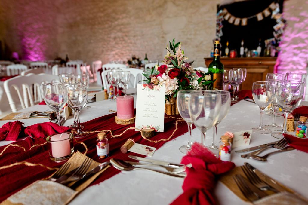 Mariage burgundy vin decoration table bougie