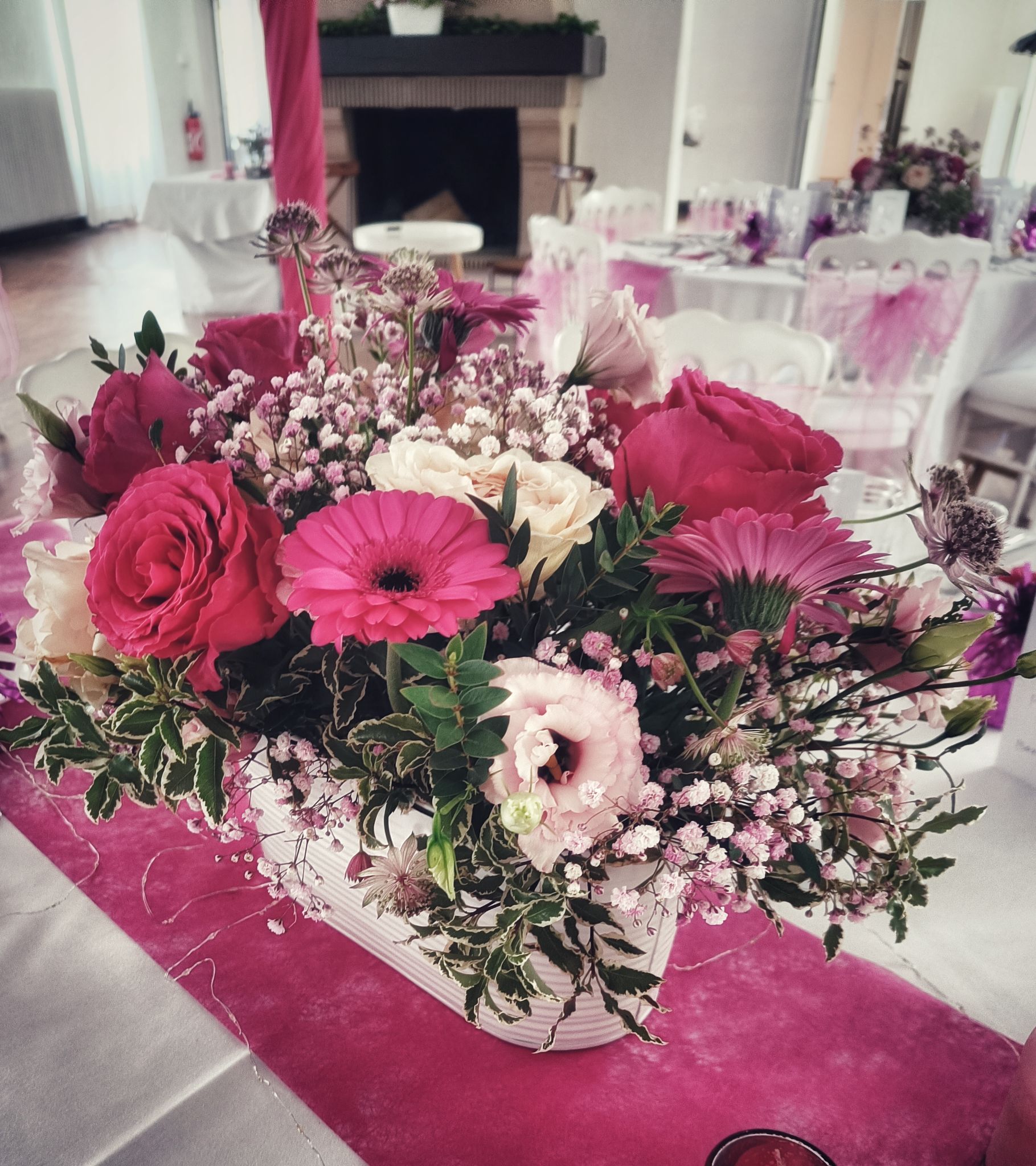 Mariage fuchsia centre table honneur
