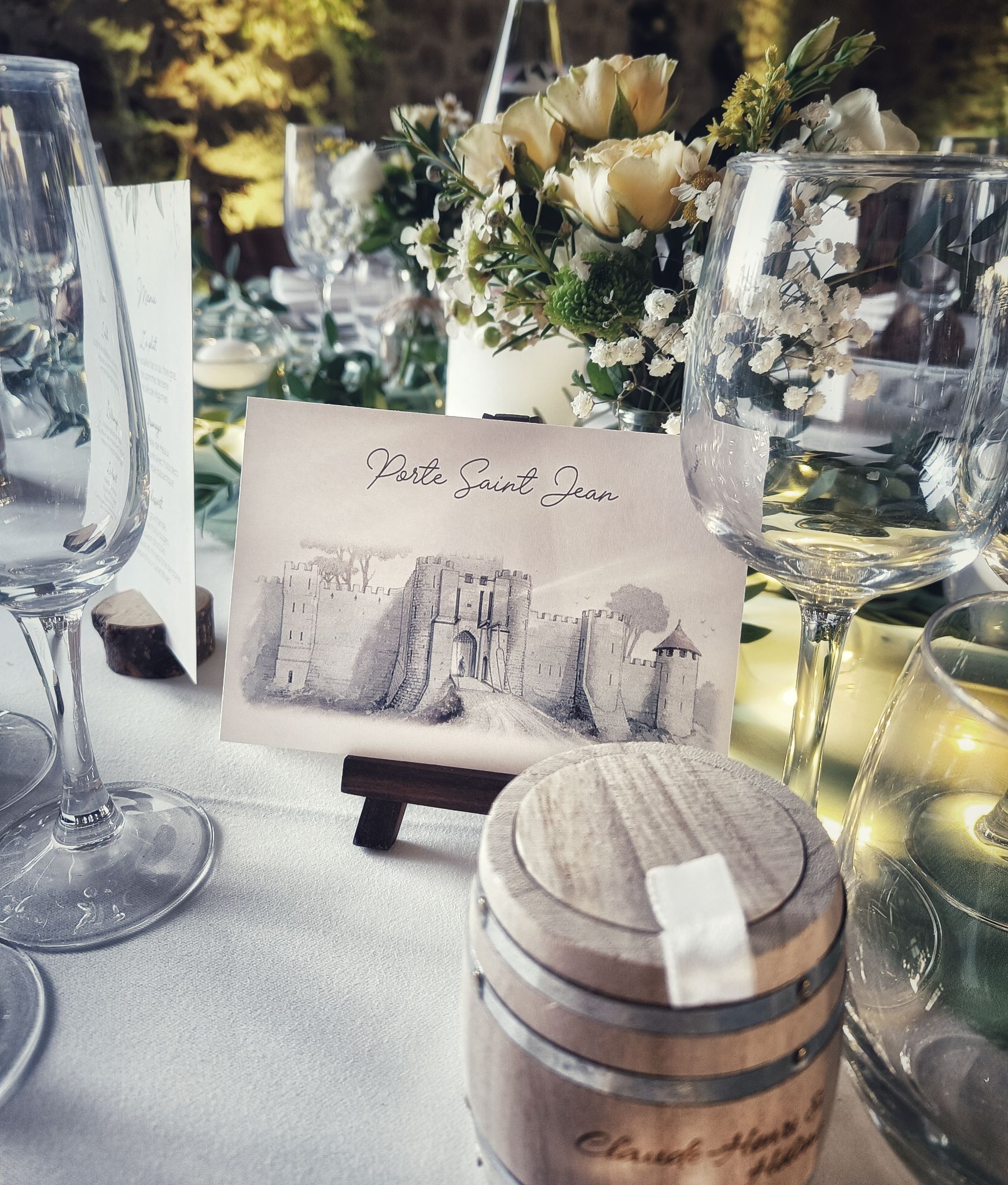 Mariage jaune blanc nom table