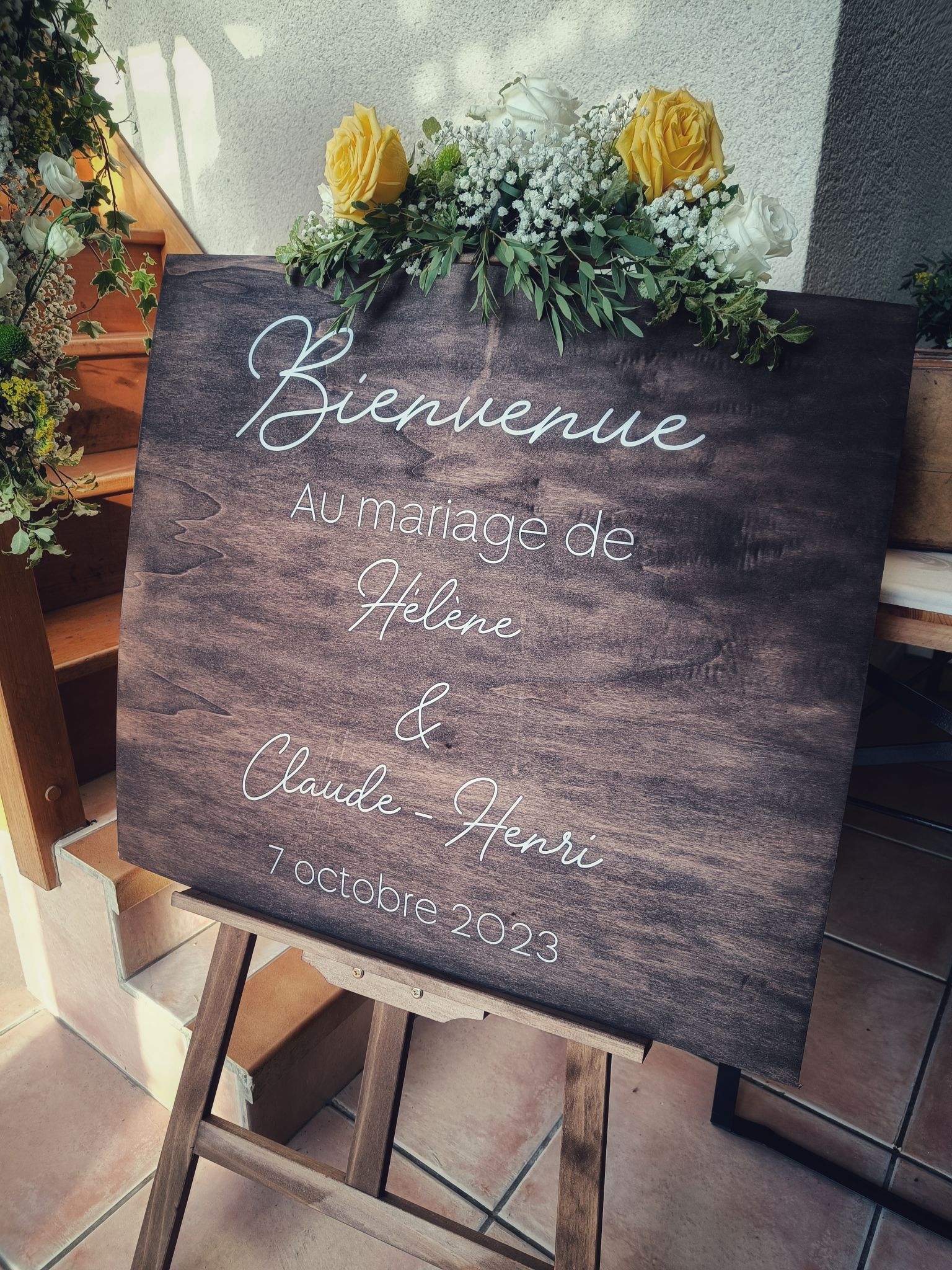 Mariage jaune blanc panneau bienvenue